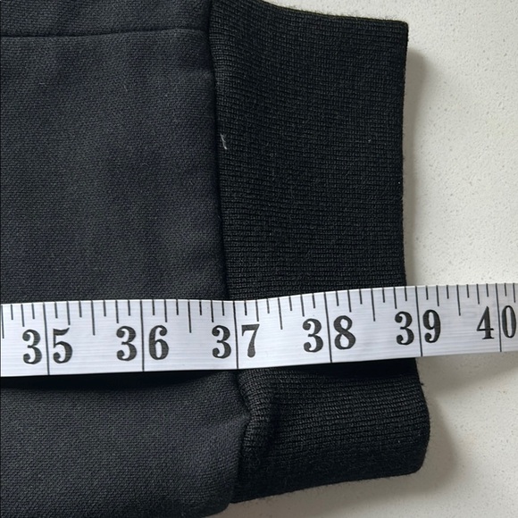 π₯π₯π₯Black Tapered Sweatpants with Elastic Waistband with good condition πππππ - Picture 10 of 11